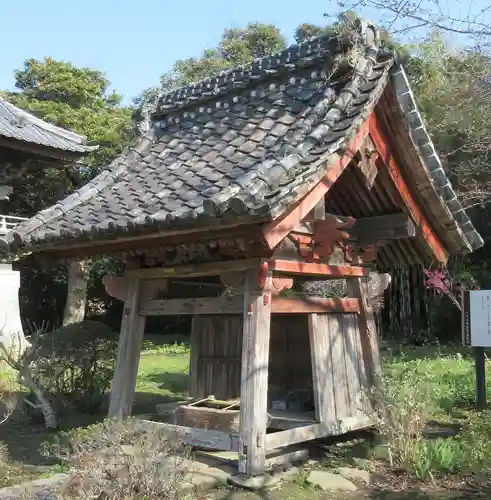 飯縄寺の手水舎