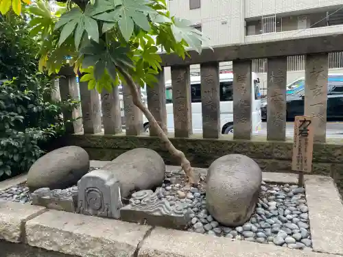 氷川鍬神社の{uncategorized: "未分類", other: "その他", undefined: "問題あり", building: "その他建物", grave: "お墓", sacred_gate: "鳥居", guardian: "狛犬", statue: "像", buddha: "仏像", history: "歴史", nature: "自然", garden: "庭園", animal: "動物", pagoda: "塔", temizu: "手水舎", mountain_gate: "山門・神門", sanctuary: "本殿・本堂", subordinate: "末社・摂社", art: "芸術", scenery: "景色", jizo: "地蔵", ema: "絵馬", goshuin: "御朱印", omikuji: "おみくじ", items: "授与品その他", amulet: "お守り", goshuincho: "御朱印帳", eats: "食事", festival: "お祭り", votive_dance: "神楽", shichigosan: "七五三参", wedding: "結婚式", experience: "体験その他", initially: "初詣", around: "周辺", anti_infection: "感染症対策"}