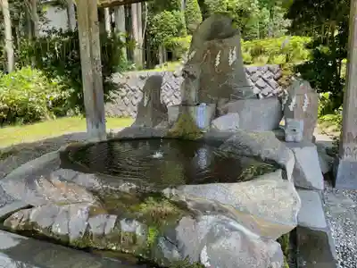 八海山尊神社の手水舎