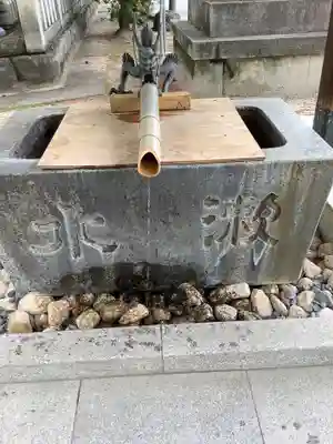堤治神社の手水舎