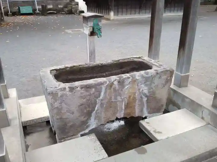 六所神社の手水舎