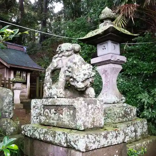 素鵞熊野神社の狛犬