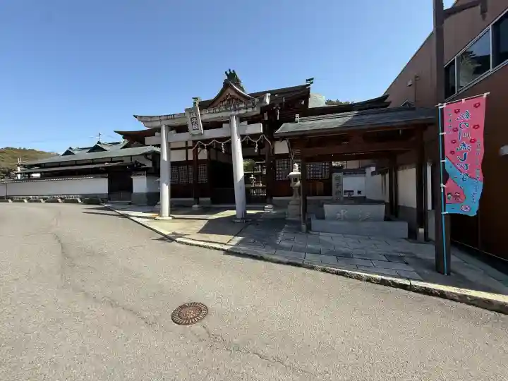 蛭子神社の{uncategorized: "未分類", other: "その他", undefined: "問題あり", building: "その他建物", grave: "お墓", sacred_gate: "鳥居", guardian: "狛犬", statue: "像", buddha: "仏像", history: "歴史", nature: "自然", garden: "庭園", animal: "動物", pagoda: "塔", temizu: "手水舎", mountain_gate: "山門・神門", sanctuary: "本殿・本堂", subordinate: "末社・摂社", art: "芸術", scenery: "景色", jizo: "地蔵", ema: "絵馬", goshuin: "御朱印", omikuji: "おみくじ", items: "授与品その他", amulet: "お守り", goshuincho: "御朱印帳", eats: "食事", festival: "お祭り", votive_dance: "神楽", shichigosan: "七五三参", wedding: "結婚式", experience: "体験その他", initially: "初詣", around: "周辺", anti_infection: "感染症対策"}