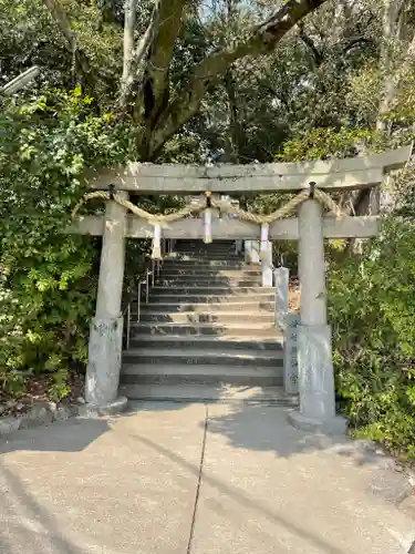 岡本八幡神社の鳥居