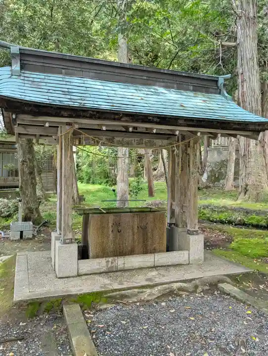 度津神社の{uncategorized: "未分類", other: "その他", undefined: "問題あり", building: "その他建物", grave: "お墓", sacred_gate: "鳥居", guardian: "狛犬", statue: "像", buddha: "仏像", history: "歴史", nature: "自然", garden: "庭園", animal: "動物", pagoda: "塔", temizu: "手水舎", mountain_gate: "山門・神門", sanctuary: "本殿・本堂", subordinate: "末社・摂社", art: "芸術", scenery: "景色", jizo: "地蔵", ema: "絵馬", goshuin: "御朱印", omikuji: "おみくじ", items: "授与品その他", amulet: "お守り", goshuincho: "御朱印帳", eats: "食事", festival: "お祭り", votive_dance: "神楽", shichigosan: "七五三参", wedding: "結婚式", experience: "体験その他", initially: "初詣", around: "周辺", anti_infection: "感染症対策"}