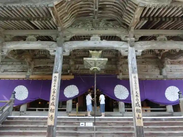 成相寺の本殿・本堂