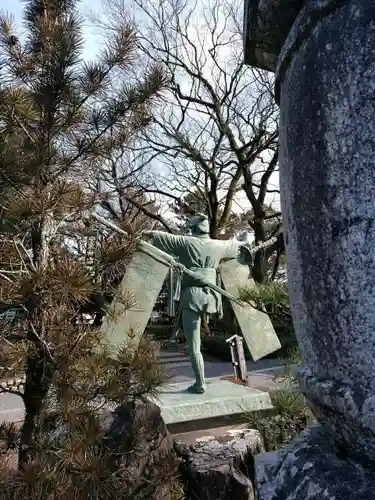 大井神社の像