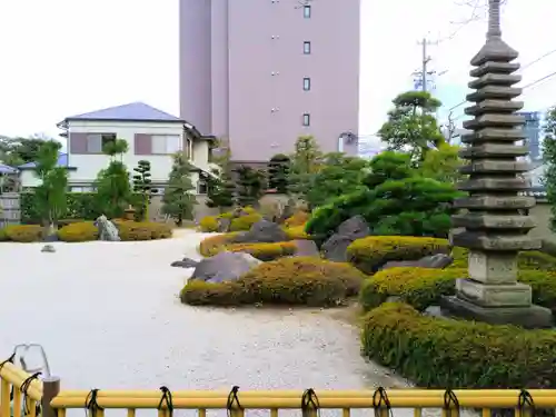 東界寺の庭園