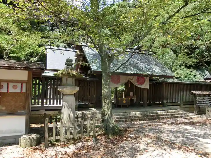 金崎宮の本殿・本堂