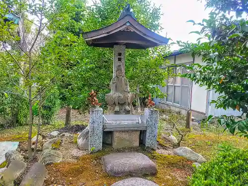 神明社の仏像