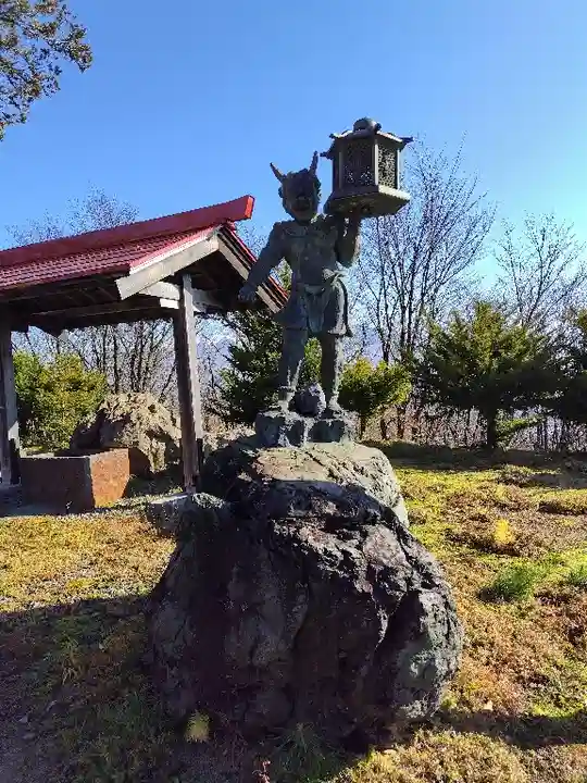 中富良野神社の像