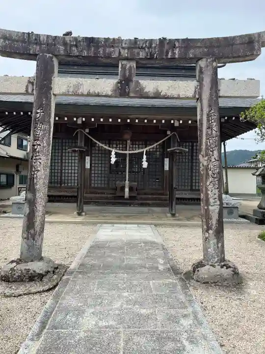箸立天満宮の{uncategorized: "未分類", other: "その他", undefined: "問題あり", building: "その他建物", grave: "お墓", sacred_gate: "鳥居", guardian: "狛犬", statue: "像", buddha: "仏像", history: "歴史", nature: "自然", garden: "庭園", animal: "動物", pagoda: "塔", temizu: "手水舎", mountain_gate: "山門・神門", sanctuary: "本殿・本堂", subordinate: "末社・摂社", art: "芸術", scenery: "景色", jizo: "地蔵", ema: "絵馬", goshuin: "御朱印", omikuji: "おみくじ", items: "授与品その他", amulet: "お守り", goshuincho: "御朱印帳", eats: "食事", festival: "お祭り", votive_dance: "神楽", shichigosan: "七五三参", wedding: "結婚式", experience: "体験その他", initially: "初詣", around: "周辺", anti_infection: "感染症対策"}