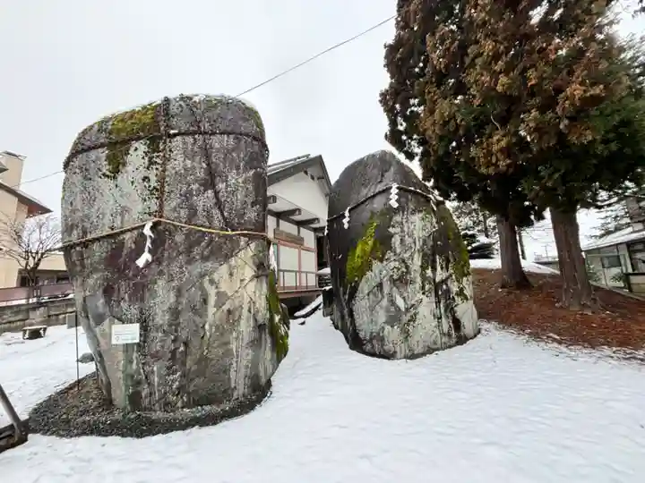 三ツ石神社(岩手県)