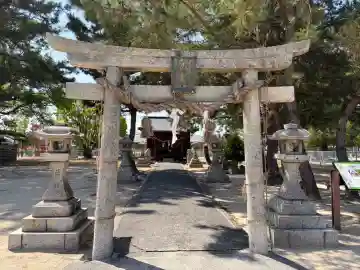 小烏神社の{uncategorized: "未分類", other: "その他", undefined: "問題あり", building: "その他建物", grave: "お墓", sacred_gate: "鳥居", guardian: "狛犬", statue: "像", buddha: "仏像", history: "歴史", nature: "自然", garden: "庭園", animal: "動物", pagoda: "塔", temizu: "手水舎", mountain_gate: "山門・神門", sanctuary: "本殿・本堂", subordinate: "末社・摂社", art: "芸術", scenery: "景色", jizo: "地蔵", ema: "絵馬", goshuin: "御朱印", omikuji: "おみくじ", items: "授与品その他", amulet: "お守り", goshuincho: "御朱印帳", eats: "食事", festival: "お祭り", votive_dance: "神楽", shichigosan: "七五三参", wedding: "結婚式", experience: "体験その他", initially: "初詣", around: "周辺", anti_infection: "感染症対策"}