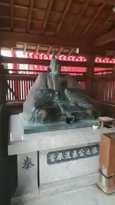 足の神様 服部天神宮の像