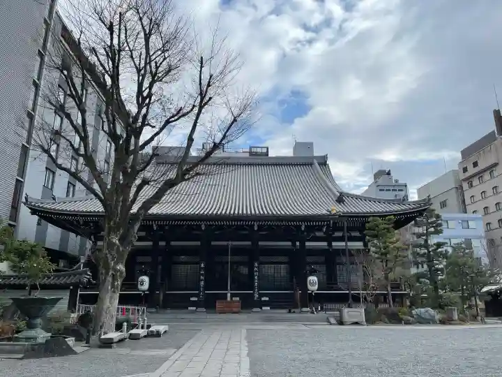 本能寺の{uncategorized: "未分類", other: "その他", undefined: "問題あり", building: "その他建物", grave: "お墓", sacred_gate: "鳥居", guardian: "狛犬", statue: "像", buddha: "仏像", history: "歴史", nature: "自然", garden: "庭園", animal: "動物", pagoda: "塔", temizu: "手水舎", mountain_gate: "山門・神門", sanctuary: "本殿・本堂", subordinate: "末社・摂社", art: "芸術", scenery: "景色", jizo: "地蔵", ema: "絵馬", goshuin: "御朱印", omikuji: "おみくじ", items: "授与品その他", amulet: "お守り", goshuincho: "御朱印帳", eats: "食事", festival: "お祭り", votive_dance: "神楽", shichigosan: "七五三参", wedding: "結婚式", experience: "体験その他", initially: "初詣", around: "周辺", anti_infection: "感染症対策"}