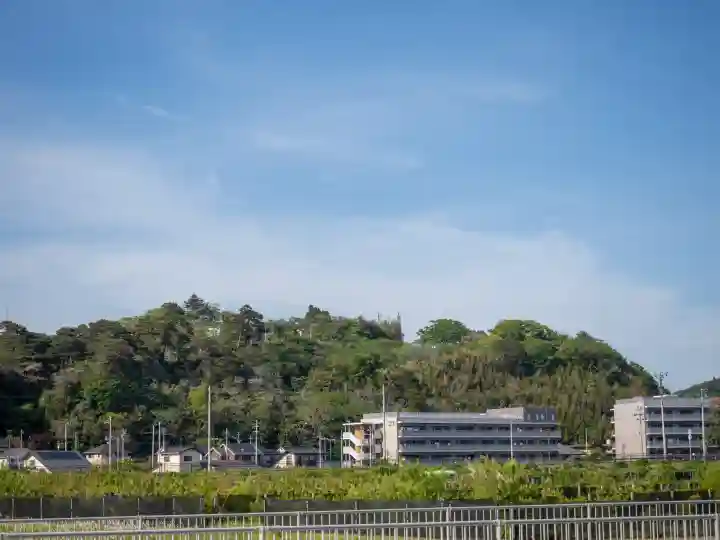 鹿島御児神社の{uncategorized: "未分類", other: "その他", undefined: "問題あり", building: "その他建物", grave: "お墓", sacred_gate: "鳥居", guardian: "狛犬", statue: "像", buddha: "仏像", history: "歴史", nature: "自然", garden: "庭園", animal: "動物", pagoda: "塔", temizu: "手水舎", mountain_gate: "山門・神門", sanctuary: "本殿・本堂", subordinate: "末社・摂社", art: "芸術", scenery: "景色", jizo: "地蔵", ema: "絵馬", goshuin: "御朱印", omikuji: "おみくじ", items: "授与品その他", amulet: "お守り", goshuincho: "御朱印帳", eats: "食事", festival: "お祭り", votive_dance: "神楽", shichigosan: "七五三参", wedding: "結婚式", experience: "体験その他", initially: "初詣", around: "周辺", anti_infection: "感染症対策"}