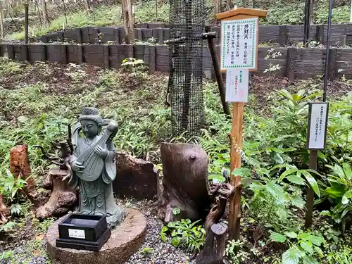 日光二荒山神社・恒霊山神社の像