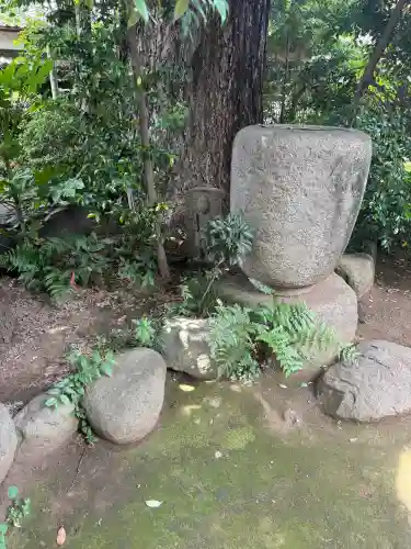 自由が丘熊野神社の{uncategorized: "未分類", other: "その他", undefined: "問題あり", building: "その他建物", grave: "お墓", sacred_gate: "鳥居", guardian: "狛犬", statue: "像", buddha: "仏像", history: "歴史", nature: "自然", garden: "庭園", animal: "動物", pagoda: "塔", temizu: "手水舎", mountain_gate: "山門・神門", sanctuary: "本殿・本堂", subordinate: "末社・摂社", art: "芸術", scenery: "景色", jizo: "地蔵", ema: "絵馬", goshuin: "御朱印", omikuji: "おみくじ", items: "授与品その他", amulet: "お守り", goshuincho: "御朱印帳", eats: "食事", festival: "お祭り", votive_dance: "神楽", shichigosan: "七五三参", wedding: "結婚式", experience: "体験その他", initially: "初詣", around: "周辺", anti_infection: "感染症対策"}