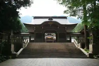 彌彦神社の山門・神門
