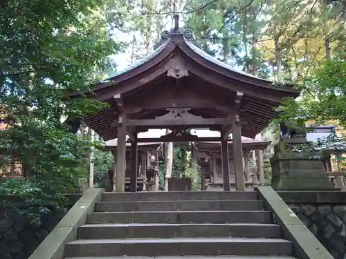 彌彦神社の山門・神門