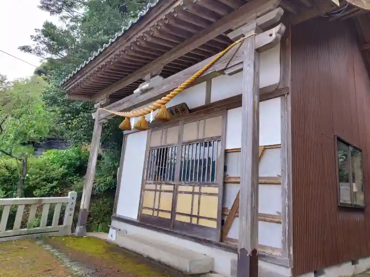 伊夜比咩神社の{uncategorized: "未分類", other: "その他", undefined: "問題あり", building: "その他建物", grave: "お墓", sacred_gate: "鳥居", guardian: "狛犬", statue: "像", buddha: "仏像", history: "歴史", nature: "自然", garden: "庭園", animal: "動物", pagoda: "塔", temizu: "手水舎", mountain_gate: "山門・神門", sanctuary: "本殿・本堂", subordinate: "末社・摂社", art: "芸術", scenery: "景色", jizo: "地蔵", ema: "絵馬", goshuin: "御朱印", omikuji: "おみくじ", items: "授与品その他", amulet: "お守り", goshuincho: "御朱印帳", eats: "食事", festival: "お祭り", votive_dance: "神楽", shichigosan: "七五三参", wedding: "結婚式", experience: "体験その他", initially: "初詣", around: "周辺", anti_infection: "感染症対策"}