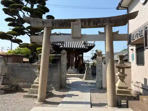 武大神社の{uncategorized: "未分類", other: "その他", undefined: "問題あり", building: "その他建物", grave: "お墓", sacred_gate: "鳥居", guardian: "狛犬", statue: "像", buddha: "仏像", history: "歴史", nature: "自然", garden: "庭園", animal: "動物", pagoda: "塔", temizu: "手水舎", mountain_gate: "山門・神門", sanctuary: "本殿・本堂", subordinate: "末社・摂社", art: "芸術", scenery: "景色", jizo: "地蔵", ema: "絵馬", goshuin: "御朱印", omikuji: "おみくじ", items: "授与品その他", amulet: "お守り", goshuincho: "御朱印帳", eats: "食事", festival: "お祭り", votive_dance: "神楽", shichigosan: "七五三参", wedding: "結婚式", experience: "体験その他", initially: "初詣", around: "周辺", anti_infection: "感染症対策"}