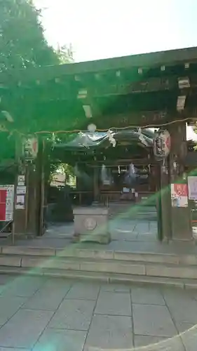 下谷神社の山門・神門