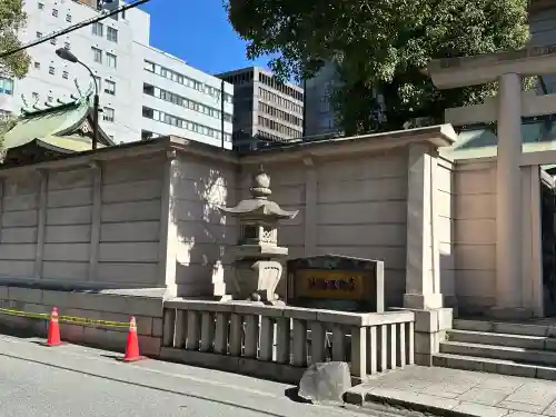 坐摩神社の{uncategorized: "未分類", other: "その他", undefined: "問題あり", building: "その他建物", grave: "お墓", sacred_gate: "鳥居", guardian: "狛犬", statue: "像", buddha: "仏像", history: "歴史", nature: "自然", garden: "庭園", animal: "動物", pagoda: "塔", temizu: "手水舎", mountain_gate: "山門・神門", sanctuary: "本殿・本堂", subordinate: "末社・摂社", art: "芸術", scenery: "景色", jizo: "地蔵", ema: "絵馬", goshuin: "御朱印", omikuji: "おみくじ", items: "授与品その他", amulet: "お守り", goshuincho: "御朱印帳", eats: "食事", festival: "お祭り", votive_dance: "神楽", shichigosan: "七五三参", wedding: "結婚式", experience: "体験その他", initially: "初詣", around: "周辺", anti_infection: "感染症対策"}