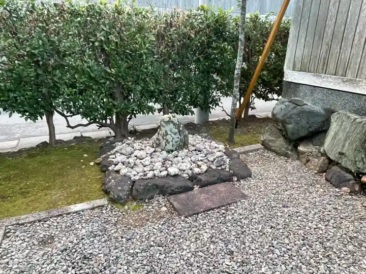 大口神社の{uncategorized: "未分類", other: "その他", undefined: "問題あり", building: "その他建物", grave: "お墓", sacred_gate: "鳥居", guardian: "狛犬", statue: "像", buddha: "仏像", history: "歴史", nature: "自然", garden: "庭園", animal: "動物", pagoda: "塔", temizu: "手水舎", mountain_gate: "山門・神門", sanctuary: "本殿・本堂", subordinate: "末社・摂社", art: "芸術", scenery: "景色", jizo: "地蔵", ema: "絵馬", goshuin: "御朱印", omikuji: "おみくじ", items: "授与品その他", amulet: "お守り", goshuincho: "御朱印帳", eats: "食事", festival: "お祭り", votive_dance: "神楽", shichigosan: "七五三参", wedding: "結婚式", experience: "体験その他", initially: "初詣", around: "周辺", anti_infection: "感染症対策"}