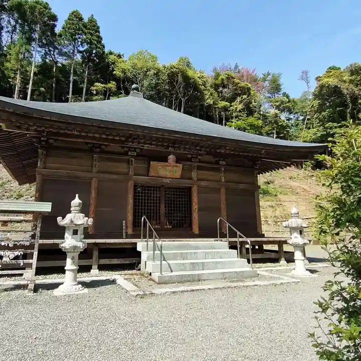 高蔵寺の本殿・本堂