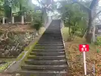 賀茂別雷神社奥宮の{uncategorized: "未分類", other: "その他", undefined: "問題あり", building: "その他建物", grave: "お墓", sacred_gate: "鳥居", guardian: "狛犬", statue: "像", buddha: "仏像", history: "歴史", nature: "自然", garden: "庭園", animal: "動物", pagoda: "塔", temizu: "手水舎", mountain_gate: "山門・神門", sanctuary: "本殿・本堂", subordinate: "末社・摂社", art: "芸術", scenery: "景色", jizo: "地蔵", ema: "絵馬", goshuin: "御朱印", omikuji: "おみくじ", items: "授与品その他", amulet: "お守り", goshuincho: "御朱印帳", eats: "食事", festival: "お祭り", votive_dance: "神楽", shichigosan: "七五三参", wedding: "結婚式", experience: "体験その他", initially: "初詣", around: "周辺", anti_infection: "感染症対策"}