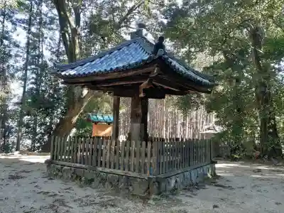 二上山傘堂の{uncategorized: "未分類", other: "その他", undefined: "問題あり", building: "その他建物", grave: "お墓", sacred_gate: "鳥居", guardian: "狛犬", statue: "像", buddha: "仏像", history: "歴史", nature: "自然", garden: "庭園", animal: "動物", pagoda: "塔", temizu: "手水舎", mountain_gate: "山門・神門", sanctuary: "本殿・本堂", subordinate: "末社・摂社", art: "芸術", scenery: "景色", jizo: "地蔵", ema: "絵馬", goshuin: "御朱印", omikuji: "おみくじ", items: "授与品その他", amulet: "お守り", goshuincho: "御朱印帳", eats: "食事", festival: "お祭り", votive_dance: "神楽", shichigosan: "七五三参", wedding: "結婚式", experience: "体験その他", initially: "初詣", around: "周辺", anti_infection: "感染症対策"}