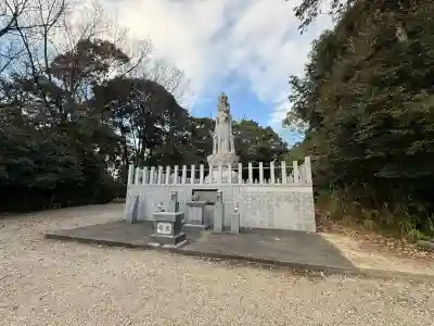 白山神社の{uncategorized: "未分類", other: "その他", undefined: "問題あり", building: "その他建物", grave: "お墓", sacred_gate: "鳥居", guardian: "狛犬", statue: "像", buddha: "仏像", history: "歴史", nature: "自然", garden: "庭園", animal: "動物", pagoda: "塔", temizu: "手水舎", mountain_gate: "山門・神門", sanctuary: "本殿・本堂", subordinate: "末社・摂社", art: "芸術", scenery: "景色", jizo: "地蔵", ema: "絵馬", goshuin: "御朱印", omikuji: "おみくじ", items: "授与品その他", amulet: "お守り", goshuincho: "御朱印帳", eats: "食事", festival: "お祭り", votive_dance: "神楽", shichigosan: "七五三参", wedding: "結婚式", experience: "体験その他", initially: "初詣", around: "周辺", anti_infection: "感染症対策"}