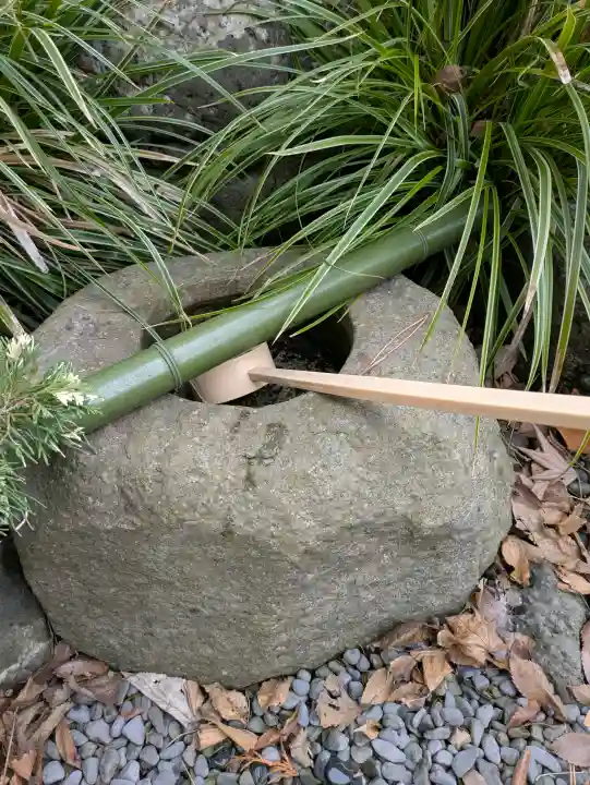 湯倉神社の{uncategorized: "未分類", other: "その他", undefined: "問題あり", building: "その他建物", grave: "お墓", sacred_gate: "鳥居", guardian: "狛犬", statue: "像", buddha: "仏像", history: "歴史", nature: "自然", garden: "庭園", animal: "動物", pagoda: "塔", temizu: "手水舎", mountain_gate: "山門・神門", sanctuary: "本殿・本堂", subordinate: "末社・摂社", art: "芸術", scenery: "景色", jizo: "地蔵", ema: "絵馬", goshuin: "御朱印", omikuji: "おみくじ", items: "授与品その他", amulet: "お守り", goshuincho: "御朱印帳", eats: "食事", festival: "お祭り", votive_dance: "神楽", shichigosan: "七五三参", wedding: "結婚式", experience: "体験その他", initially: "初詣", around: "周辺", anti_infection: "感染症対策"}