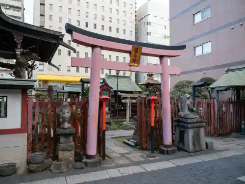 柳森神社の{uncategorized: "未分類", other: "その他", undefined: "問題あり", building: "その他建物", grave: "お墓", sacred_gate: "鳥居", guardian: "狛犬", statue: "像", buddha: "仏像", history: "歴史", nature: "自然", garden: "庭園", animal: "動物", pagoda: "塔", temizu: "手水舎", mountain_gate: "山門・神門", sanctuary: "本殿・本堂", subordinate: "末社・摂社", art: "芸術", scenery: "景色", jizo: "地蔵", ema: "絵馬", goshuin: "御朱印", omikuji: "おみくじ", items: "授与品その他", amulet: "お守り", goshuincho: "御朱印帳", eats: "食事", festival: "お祭り", votive_dance: "神楽", shichigosan: "七五三参", wedding: "結婚式", experience: "体験その他", initially: "初詣", around: "周辺", anti_infection: "感染症対策"}
