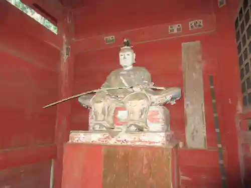 太平山神社の像