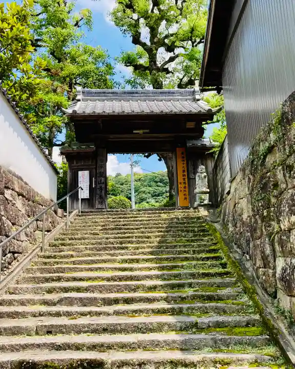 瀧山寺の山門・神門