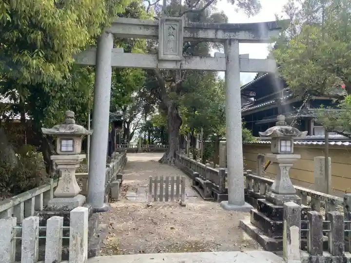 八坂神社の{uncategorized: "未分類", other: "その他", undefined: "問題あり", building: "その他建物", grave: "お墓", sacred_gate: "鳥居", guardian: "狛犬", statue: "像", buddha: "仏像", history: "歴史", nature: "自然", garden: "庭園", animal: "動物", pagoda: "塔", temizu: "手水舎", mountain_gate: "山門・神門", sanctuary: "本殿・本堂", subordinate: "末社・摂社", art: "芸術", scenery: "景色", jizo: "地蔵", ema: "絵馬", goshuin: "御朱印", omikuji: "おみくじ", items: "授与品その他", amulet: "お守り", goshuincho: "御朱印帳", eats: "食事", festival: "お祭り", votive_dance: "神楽", shichigosan: "七五三参", wedding: "結婚式", experience: "体験その他", initially: "初詣", around: "周辺", anti_infection: "感染症対策"}