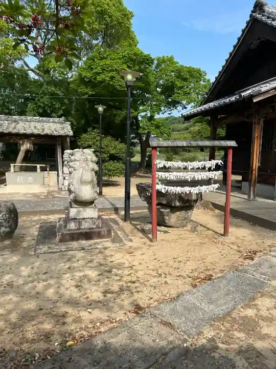 白鬚神社の{uncategorized: "未分類", other: "その他", undefined: "問題あり", building: "その他建物", grave: "お墓", sacred_gate: "鳥居", guardian: "狛犬", statue: "像", buddha: "仏像", history: "歴史", nature: "自然", garden: "庭園", animal: "動物", pagoda: "塔", temizu: "手水舎", mountain_gate: "山門・神門", sanctuary: "本殿・本堂", subordinate: "末社・摂社", art: "芸術", scenery: "景色", jizo: "地蔵", ema: "絵馬", goshuin: "御朱印", omikuji: "おみくじ", items: "授与品その他", amulet: "お守り", goshuincho: "御朱印帳", eats: "食事", festival: "お祭り", votive_dance: "神楽", shichigosan: "七五三参", wedding: "結婚式", experience: "体験その他", initially: "初詣", around: "周辺", anti_infection: "感染症対策"}