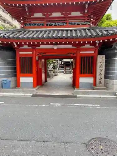 法案寺の山門