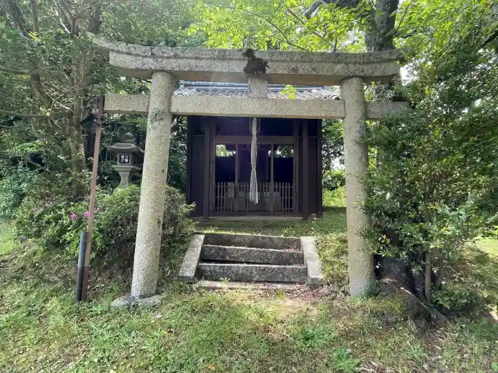 天満宮 (甲南町稗谷)の{uncategorized: "未分類", other: "その他", undefined: "問題あり", building: "その他建物", grave: "お墓", sacred_gate: "鳥居", guardian: "狛犬", statue: "像", buddha: "仏像", history: "歴史", nature: "自然", garden: "庭園", animal: "動物", pagoda: "塔", temizu: "手水舎", mountain_gate: "山門・神門", sanctuary: "本殿・本堂", subordinate: "末社・摂社", art: "芸術", scenery: "景色", jizo: "地蔵", ema: "絵馬", goshuin: "御朱印", omikuji: "おみくじ", items: "授与品その他", amulet: "お守り", goshuincho: "御朱印帳", eats: "食事", festival: "お祭り", votive_dance: "神楽", shichigosan: "七五三参", wedding: "結婚式", experience: "体験その他", initially: "初詣", around: "周辺", anti_infection: "感染症対策"}