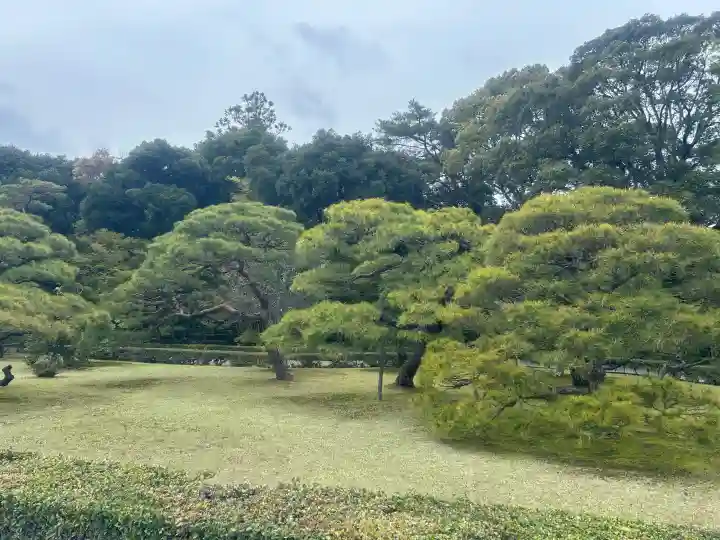 伊勢神宮内宮(皇大神宮)の{uncategorized: "未分類", other: "その他", undefined: "問題あり", building: "その他建物", grave: "お墓", sacred_gate: "鳥居", guardian: "狛犬", statue: "像", buddha: "仏像", history: "歴史", nature: "自然", garden: "庭園", animal: "動物", pagoda: "塔", temizu: "手水舎", mountain_gate: "山門・神門", sanctuary: "本殿・本堂", subordinate: "末社・摂社", art: "芸術", scenery: "景色", jizo: "地蔵", ema: "絵馬", goshuin: "御朱印", omikuji: "おみくじ", items: "授与品その他", amulet: "お守り", goshuincho: "御朱印帳", eats: "食事", festival: "お祭り", votive_dance: "神楽", shichigosan: "七五三参", wedding: "結婚式", experience: "体験その他", initially: "初詣", around: "周辺", anti_infection: "感染症対策"}