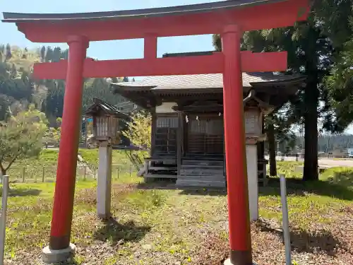 瀧脇神社の{uncategorized: "未分類", other: "その他", undefined: "問題あり", building: "その他建物", grave: "お墓", sacred_gate: "鳥居", guardian: "狛犬", statue: "像", buddha: "仏像", history: "歴史", nature: "自然", garden: "庭園", animal: "動物", pagoda: "塔", temizu: "手水舎", mountain_gate: "山門・神門", sanctuary: "本殿・本堂", subordinate: "末社・摂社", art: "芸術", scenery: "景色", jizo: "地蔵", ema: "絵馬", goshuin: "御朱印", omikuji: "おみくじ", items: "授与品その他", amulet: "お守り", goshuincho: "御朱印帳", eats: "食事", festival: "お祭り", votive_dance: "神楽", shichigosan: "七五三参", wedding: "結婚式", experience: "体験その他", initially: "初詣", around: "周辺", anti_infection: "感染症対策"}