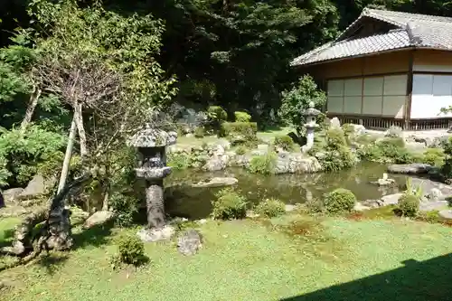 西教寺の庭園