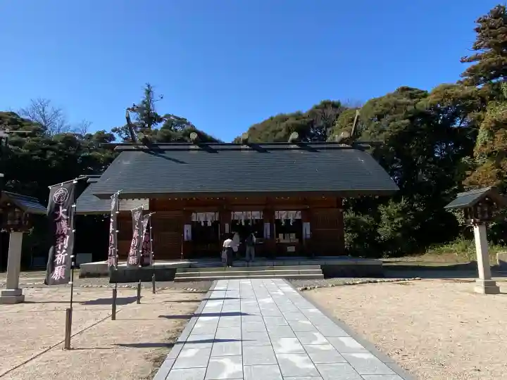 松江護國神社の{uncategorized: "未分類", other: "その他", undefined: "問題あり", building: "その他建物", grave: "お墓", sacred_gate: "鳥居", guardian: "狛犬", statue: "像", buddha: "仏像", history: "歴史", nature: "自然", garden: "庭園", animal: "動物", pagoda: "塔", temizu: "手水舎", mountain_gate: "山門・神門", sanctuary: "本殿・本堂", subordinate: "末社・摂社", art: "芸術", scenery: "景色", jizo: "地蔵", ema: "絵馬", goshuin: "御朱印", omikuji: "おみくじ", items: "授与品その他", amulet: "お守り", goshuincho: "御朱印帳", eats: "食事", festival: "お祭り", votive_dance: "神楽", shichigosan: "七五三参", wedding: "結婚式", experience: "体験その他", initially: "初詣", around: "周辺", anti_infection: "感染症対策"}