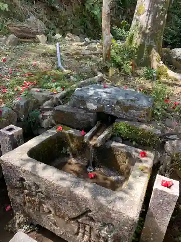 月読神社（松尾大社摂社）の手水舎
