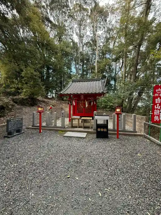 白山神社の{uncategorized: "未分類", other: "その他", undefined: "問題あり", building: "その他建物", grave: "お墓", sacred_gate: "鳥居", guardian: "狛犬", statue: "像", buddha: "仏像", history: "歴史", nature: "自然", garden: "庭園", animal: "動物", pagoda: "塔", temizu: "手水舎", mountain_gate: "山門・神門", sanctuary: "本殿・本堂", subordinate: "末社・摂社", art: "芸術", scenery: "景色", jizo: "地蔵", ema: "絵馬", goshuin: "御朱印", omikuji: "おみくじ", items: "授与品その他", amulet: "お守り", goshuincho: "御朱印帳", eats: "食事", festival: "お祭り", votive_dance: "神楽", shichigosan: "七五三参", wedding: "結婚式", experience: "体験その他", initially: "初詣", around: "周辺", anti_infection: "感染症対策"}