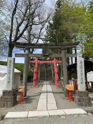 鶴ケ城稲荷神社の鳥居