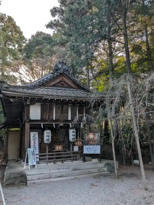 建部大社の{uncategorized: "未分類", other: "その他", undefined: "問題あり", building: "その他建物", grave: "お墓", sacred_gate: "鳥居", guardian: "狛犬", statue: "像", buddha: "仏像", history: "歴史", nature: "自然", garden: "庭園", animal: "動物", pagoda: "塔", temizu: "手水舎", mountain_gate: "山門・神門", sanctuary: "本殿・本堂", subordinate: "末社・摂社", art: "芸術", scenery: "景色", jizo: "地蔵", ema: "絵馬", goshuin: "御朱印", omikuji: "おみくじ", items: "授与品その他", amulet: "お守り", goshuincho: "御朱印帳", eats: "食事", festival: "お祭り", votive_dance: "神楽", shichigosan: "七五三参", wedding: "結婚式", experience: "体験その他", initially: "初詣", around: "周辺", anti_infection: "感染症対策"}
